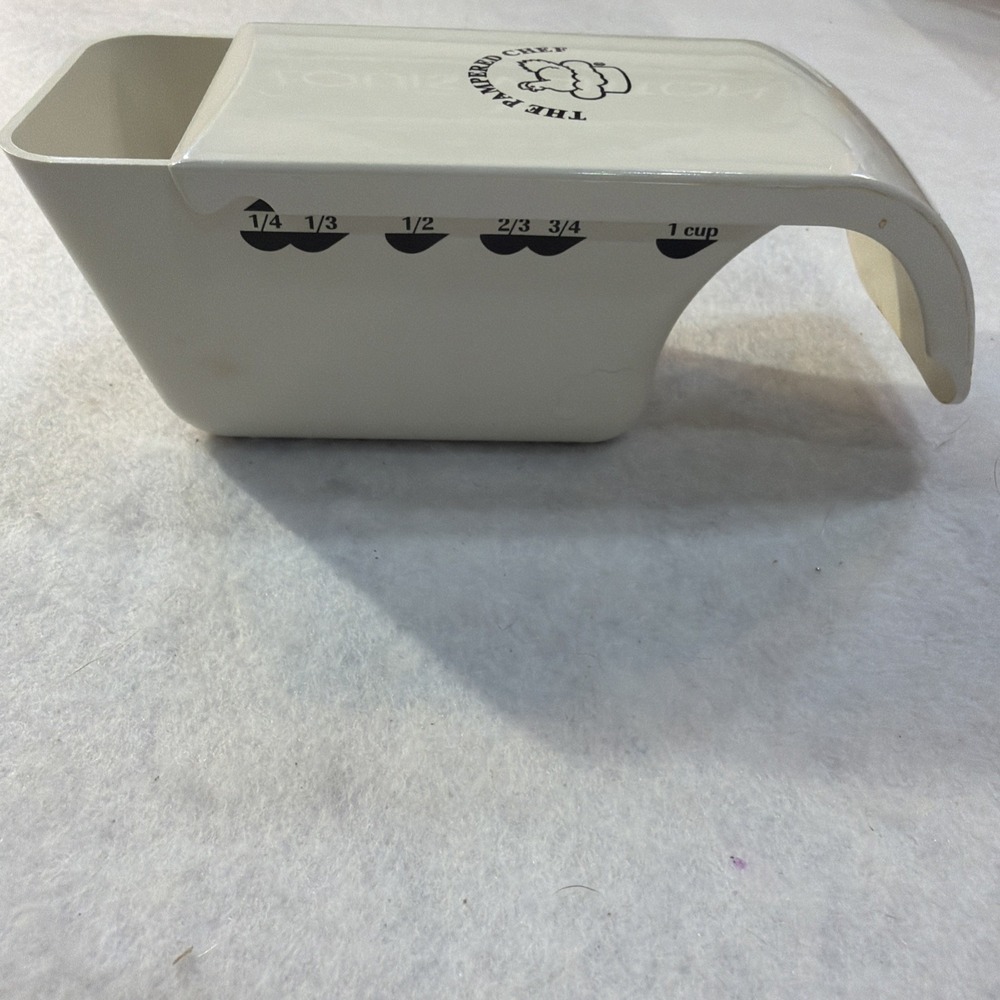 Pampered Chef Adjustable Sliding Measuring Cup White‎ Vintage 1/4-1 Cup